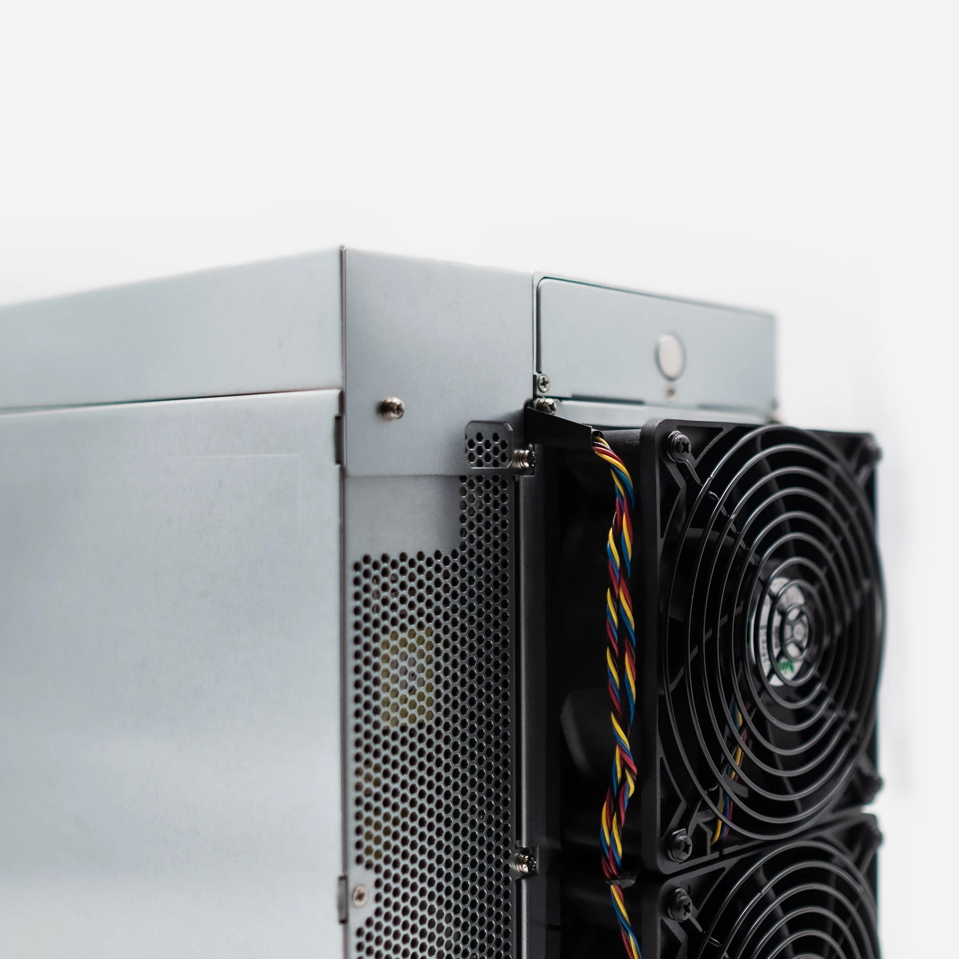 Bitmain Antminer S19 86TH Miner mit Netzteil und C13-Kabel, getestet & refurbished, mit vorinstalliertem Braiins OS – 21energy.
