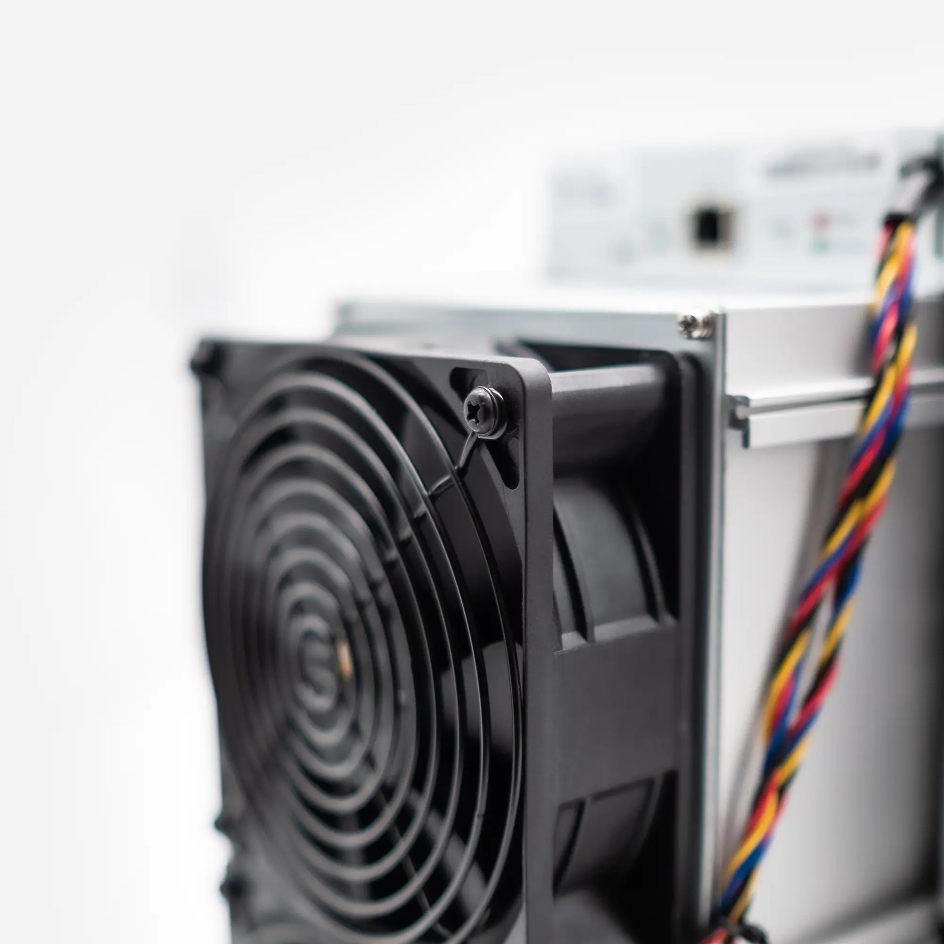 bitmain antminer s21 cloe up