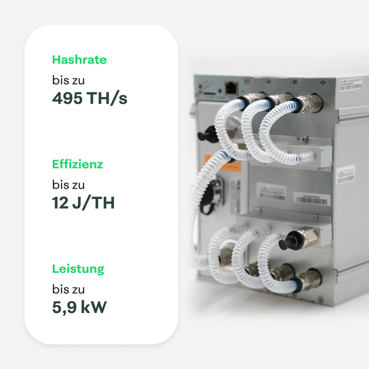 
Nahaufnahme eines Bitmain Antminer S21 XP Hydro mit Flüssigkeitskühlanschlüssen, mit eingeblendeten Spezifikationen: Hashrate bis zu 473 TH/s, Effizienz bis zu 12 J/TH und Leistung bis zu 5,6 kW – 21energy.
